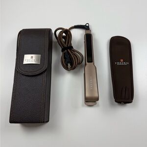 Theorie Saga Classic Flat Ion 1.5" 1 1/2 Titanium TH-S15BRZ Straightener